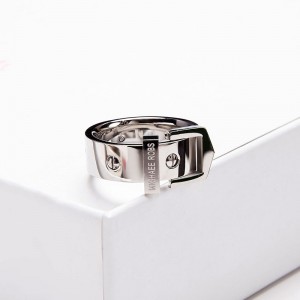 Anelli di metallo del vento fresco