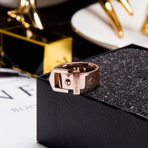 Anelli di metallo del vento fresco