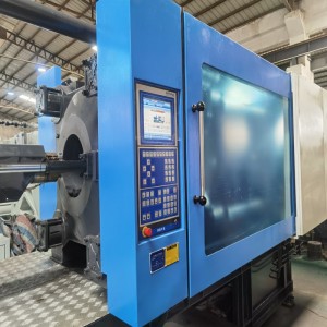 Macchina per stampaggio a iniezione di plastica usata MA3800