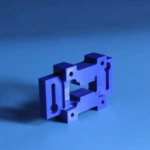 Parti strutturali in ceramica zirconia blu