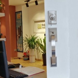 8001 Handset della porta d\'ingresso ad ingresso pesante con fulmine a vite da deadbolt e maniglia a leva sfregata in bronzo