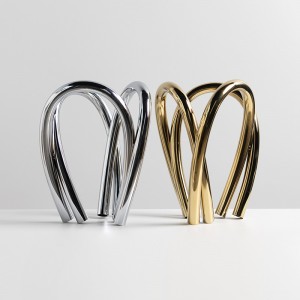 Vaso ad arco di metallo