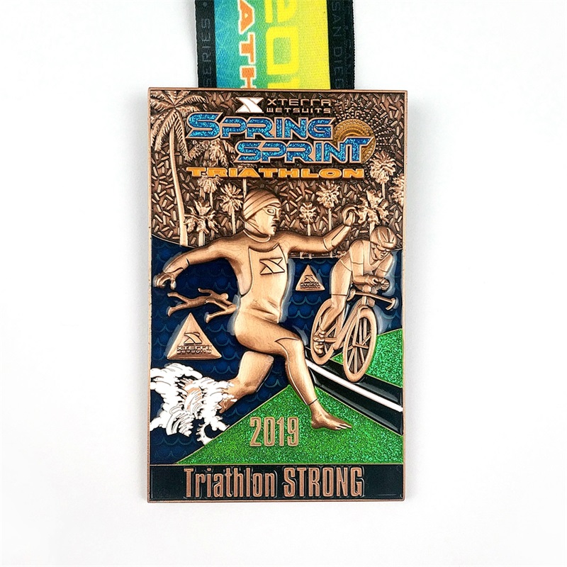 Medaglia sportiva in metallo a forma di forma personalizzata per l'ingrosso medaglia di triathlon
