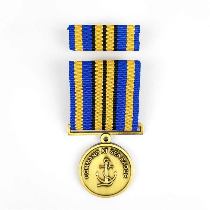 Medaglia d'onore del premio per spine personalizzate a smalto soft con il cordino breve
