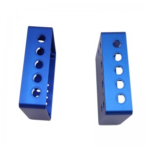 MACCHINAZIONE DI CNC ALOUMENTO DELL\'ALUMINIO