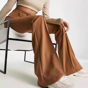 Elegante pantalone casual a vita alta in colore cammello