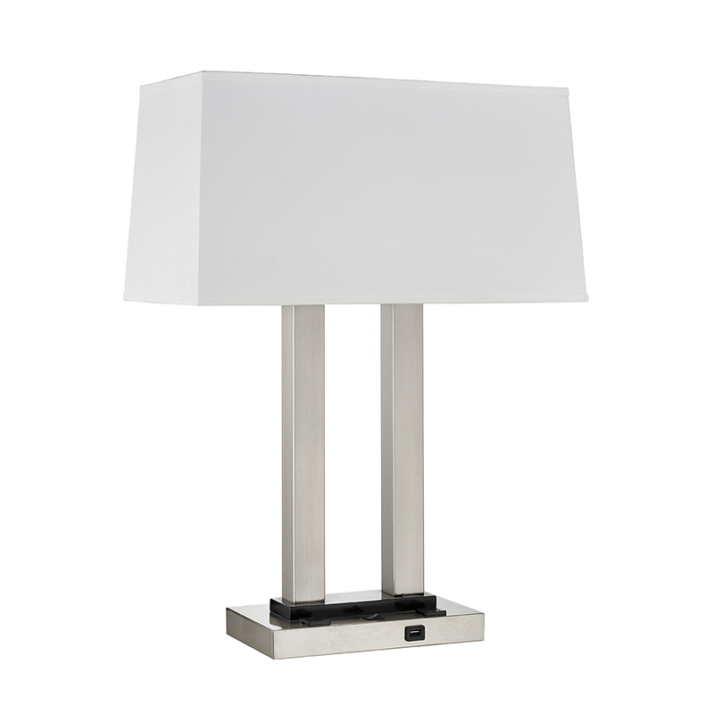 Lampada da tavolo a doppio comodino in camera