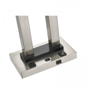 Lampada da tavolo a doppio comodino in camera