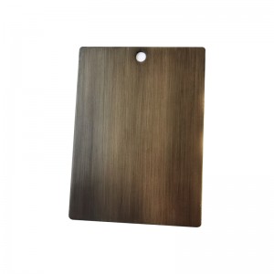 Lampada di attività con finitura bianca e teak e una stazione di lavoro su/off rocker @ in camera