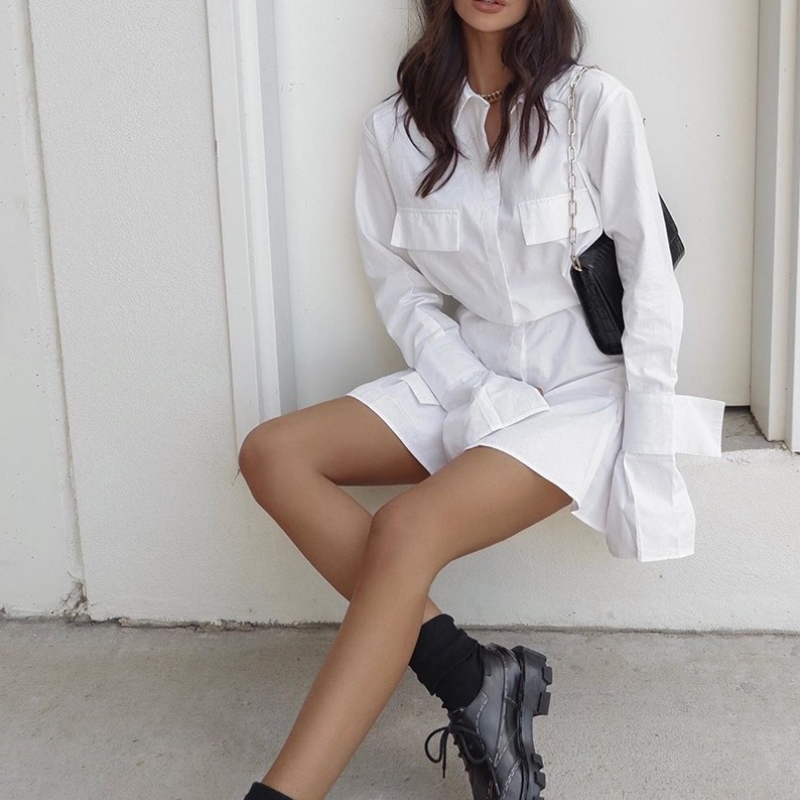 Abito bianco francese con vita e polsini e lunghe linguette per donne 2023 Nuovo design e gonna a maniche lunghe a colori solidi