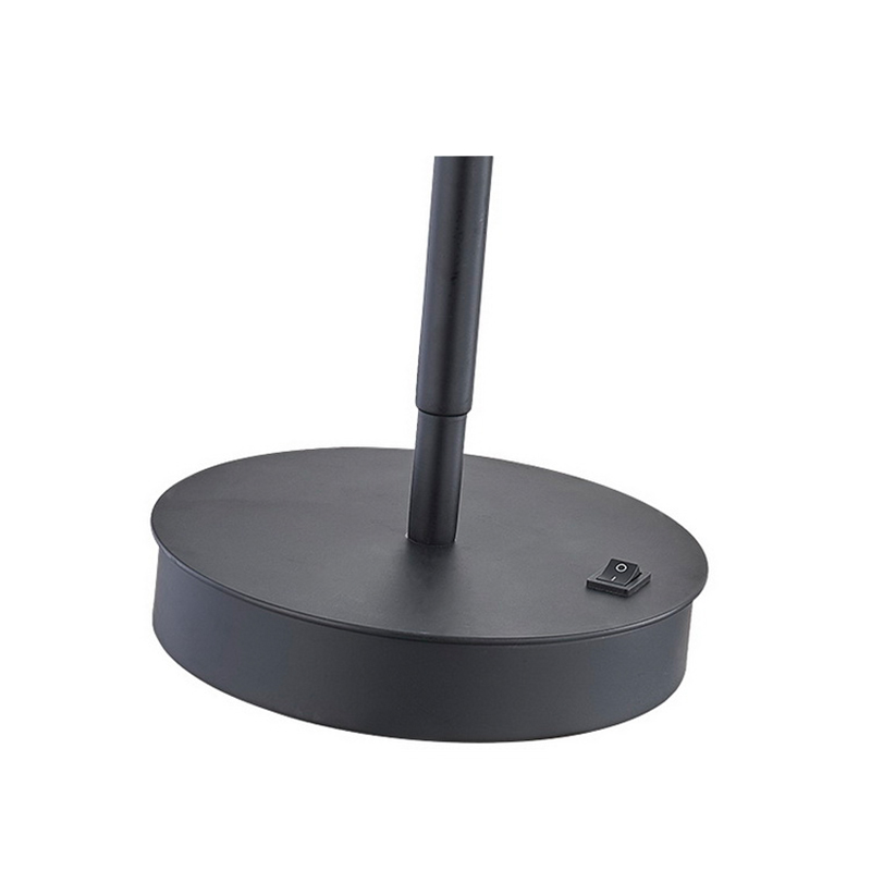 Lampada da scrivania a LED regolabile Marriott con finituranera opaca e un interruttore a bilanciere su/off presso la camera degli hotel