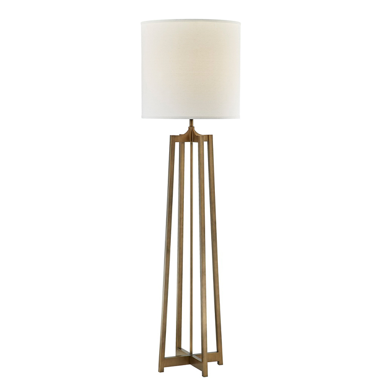 Divano Hyatt Hotel accanto alla lampada da pavimento con finitura in oro antico in camera