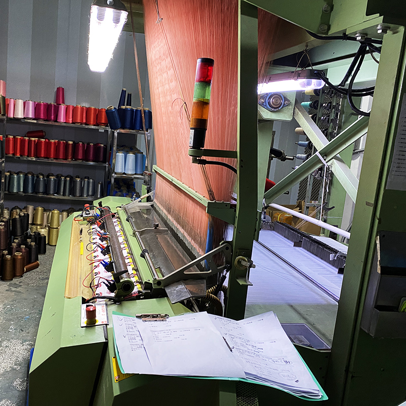 Abbiamo fornitori di etichette intrecciate professionali