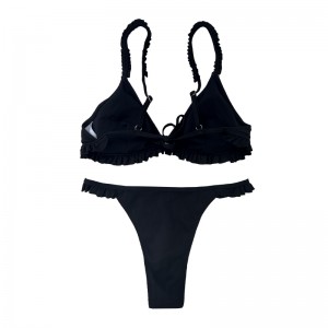 Costumi da bagno a due pezzi.