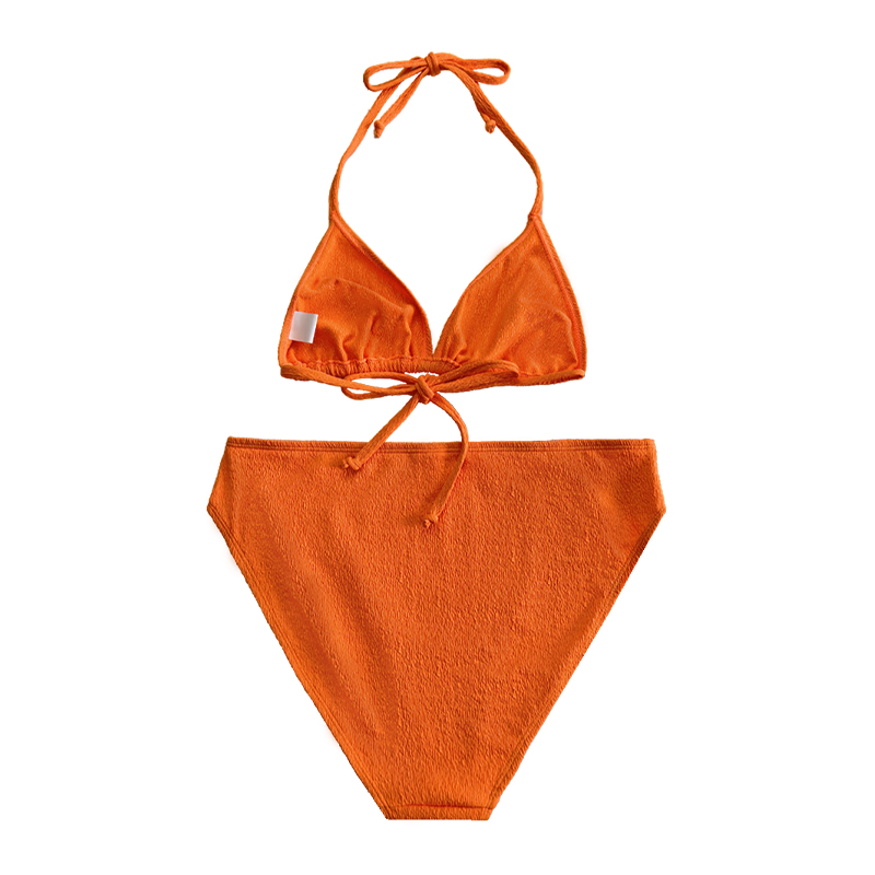Halter in tessuto arancione, tazza di treppiede, costume da bagno a tre pezzi