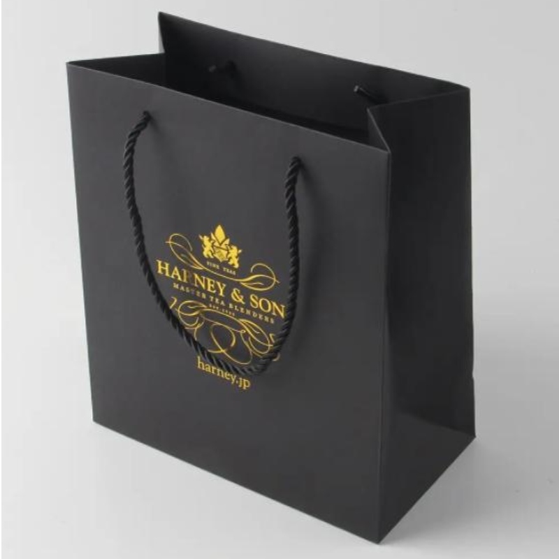 Sacchetti di carta da imballaggionero di lusso stampato abbigliamento da logo personalizzato shopping gioielli sacche da vino