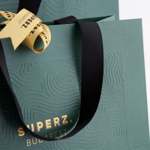 Elegante sacchetto di carta Kraft goffrata