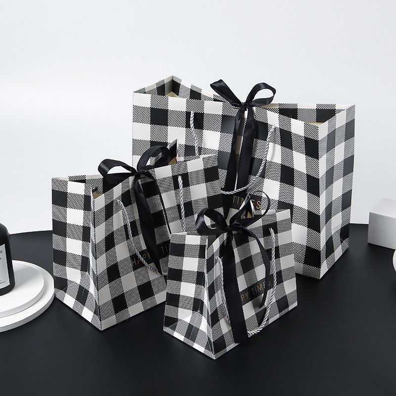 Elegante borsa regalo Kraft a quadretti