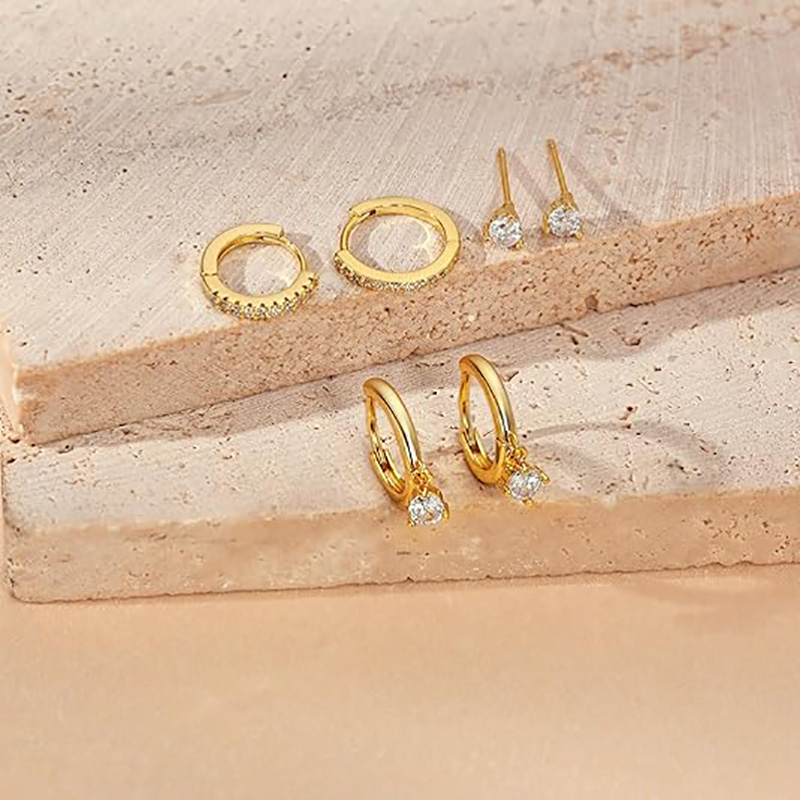 Set di 3 paia di orecchini a cerchio in oro: delicati orecchini a bottone alla moda piccoli placcati in oro 14K ipoallergenici orecchini a cerchio con cartilagine pendenti per donne gioielli in oro per donne ragazze regali