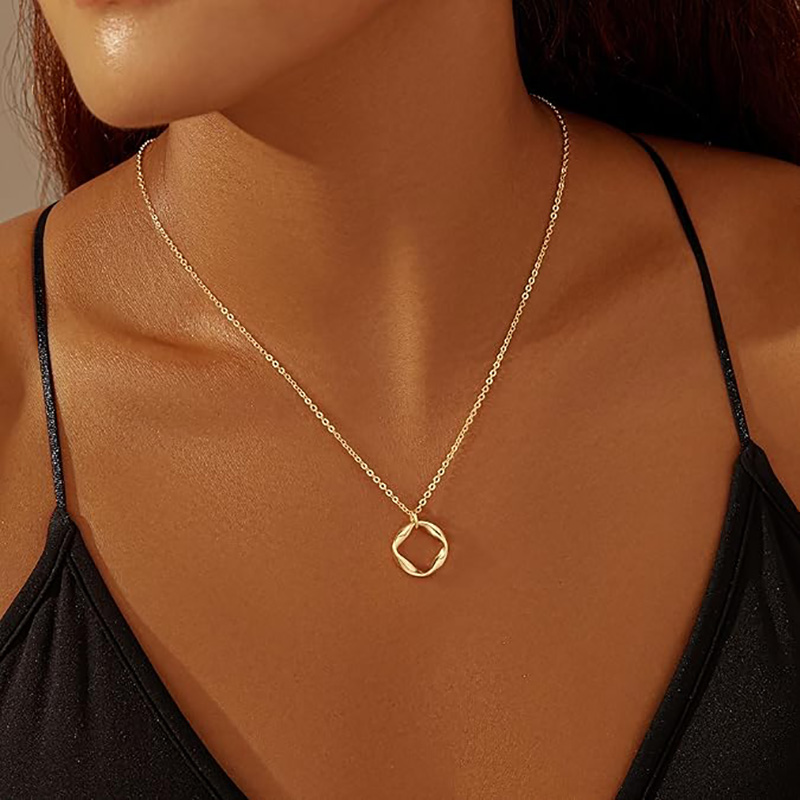 Doppio minimalista-Collana a strati Collana girocollo in oro 4K placcato argento Cerchio trendy con catena a graffetta, Semplice set di gioielli con fiocco a forma di croce in oro con diamanti Regali per le donne