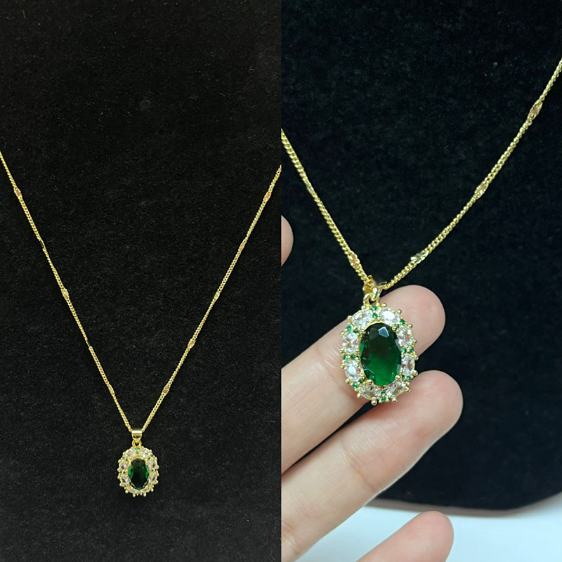 Regal Emerald Elegance Gold-Collana di pietra gemella verde placcata con accenti scintillanti