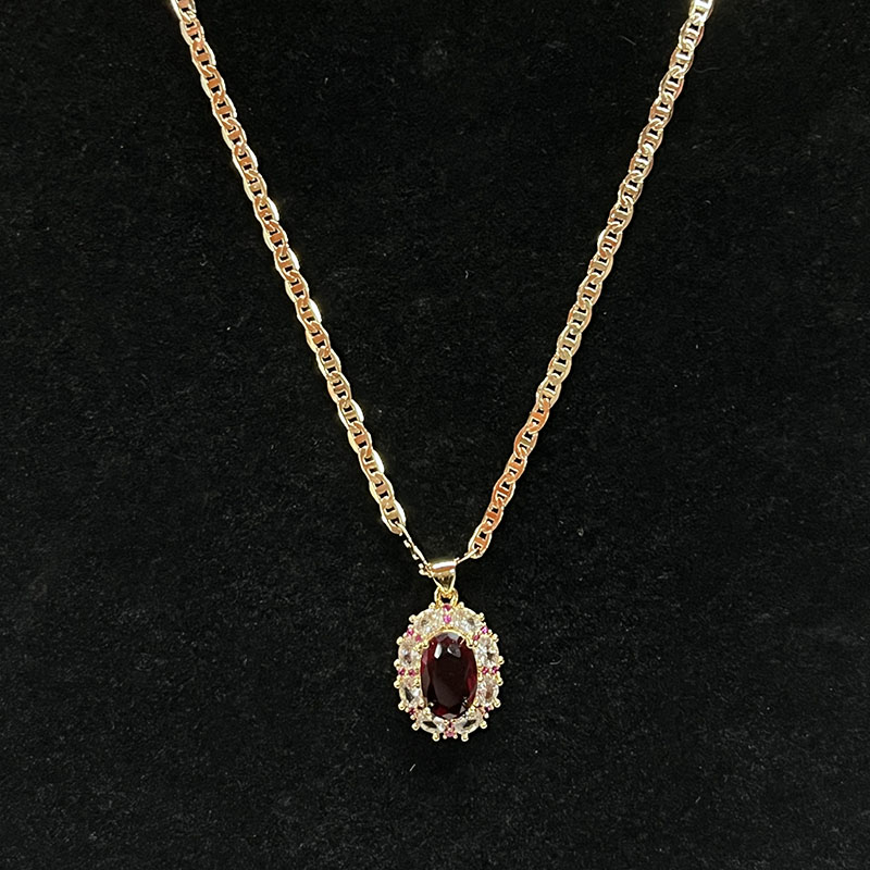 Collana di alone di Ruby Royal con diamante & Accenti di zaffiro rosa su una catena d'oro 14k