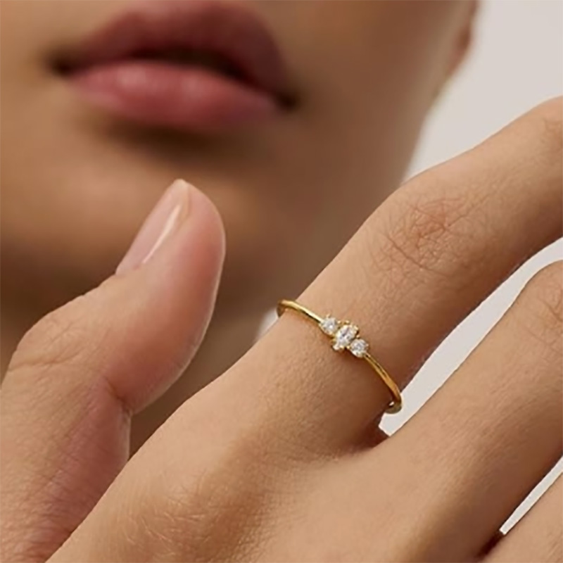 Elegante oro 18K-Placcato 925 anello in argento sterling con marchese e round-Cut Cubic Zirconia Stones - Minimalist Stacking Engagement Band
