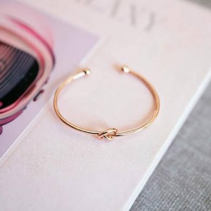 Braccialetti per braccialetti per bracciale oro regolabile in oro 4k oro oro.-Bracciale a polsino aperto con design delnodo - moderni gioielli minimalisti per usura quotidiana e occasioni speciali