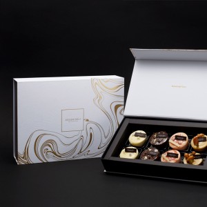 Scatola regalo minimalista dorata