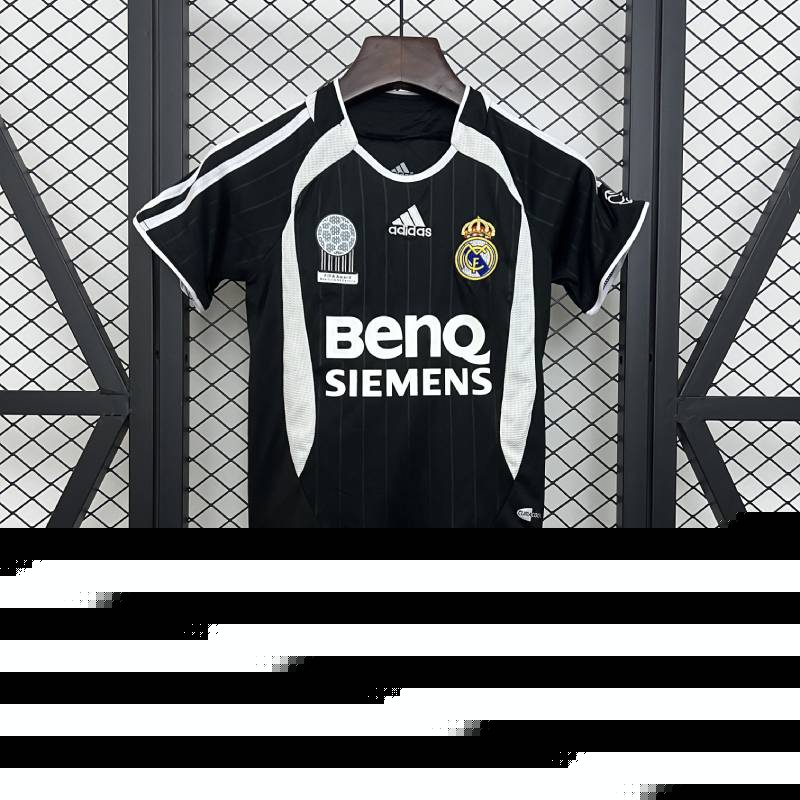 Kids Real Madrid 06/07 Dimensione in trasferta: 16-28