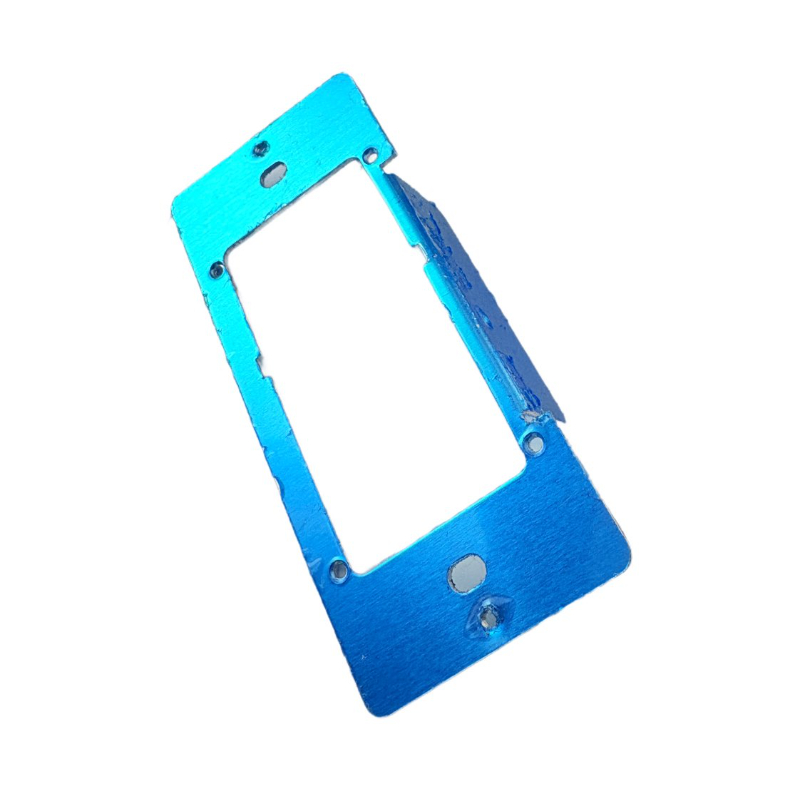 Staffa metallica per dispositivi elettronici